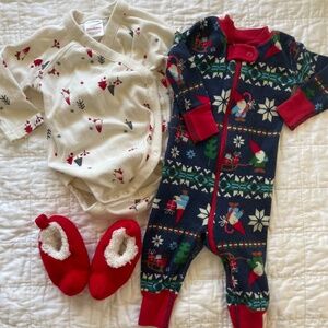 Hanna Anderson Unisex 3-6 mo Christmas onsie pajamas & Elf Slippers